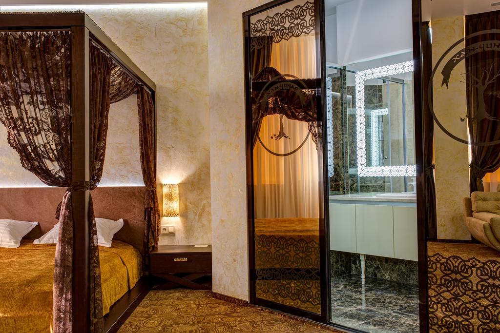 Khan-Chinar Hotel Dnipro Exterior foto