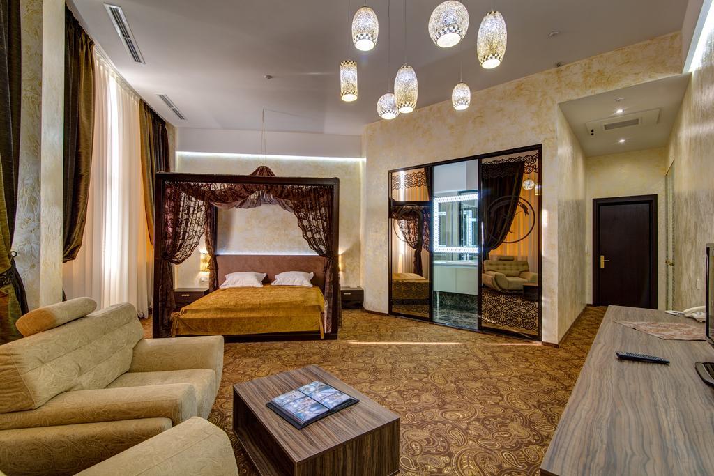 Khan-Chinar Hotel Dnipro Exterior foto
