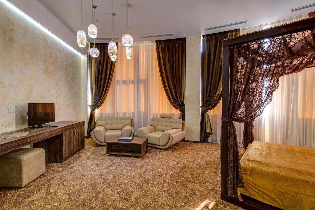 Khan-Chinar Hotel Dnipro Exterior foto