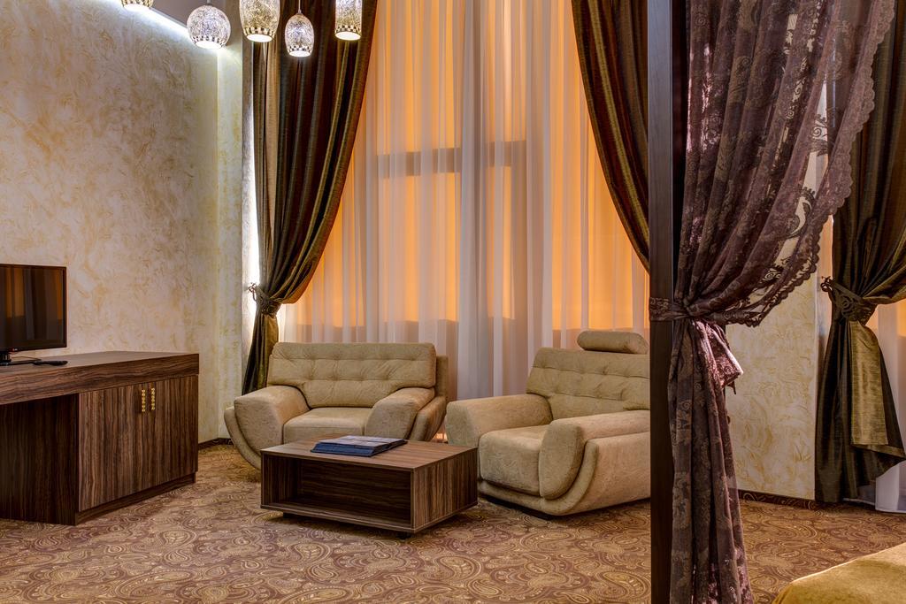 Khan-Chinar Hotel Dnipro Exterior foto