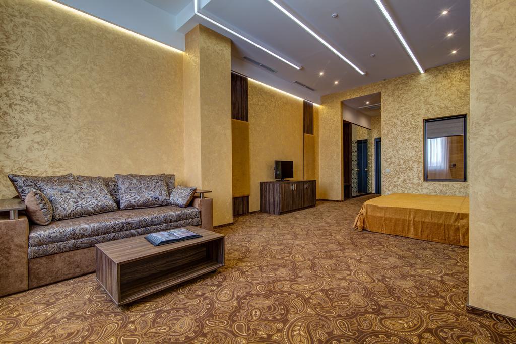 Khan-Chinar Hotel Dnipro Exterior foto