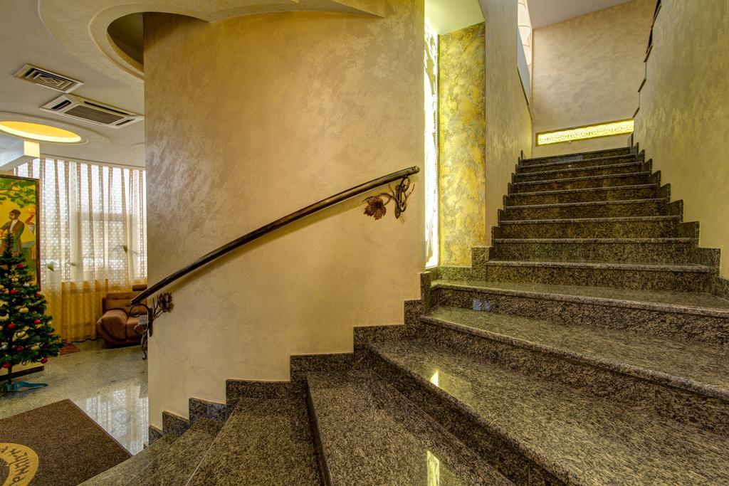 Khan-Chinar Hotel Dnipro Exterior foto
