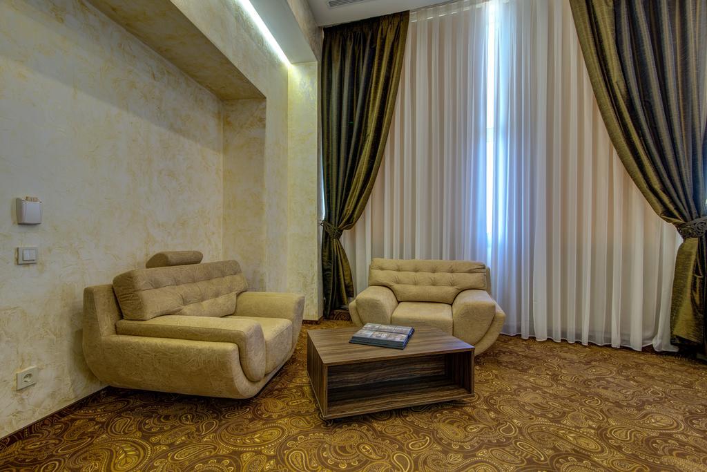 Khan-Chinar Hotel Dnipro Exterior foto