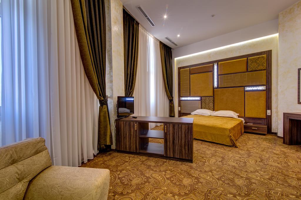 Khan-Chinar Hotel Dnipro Exterior foto