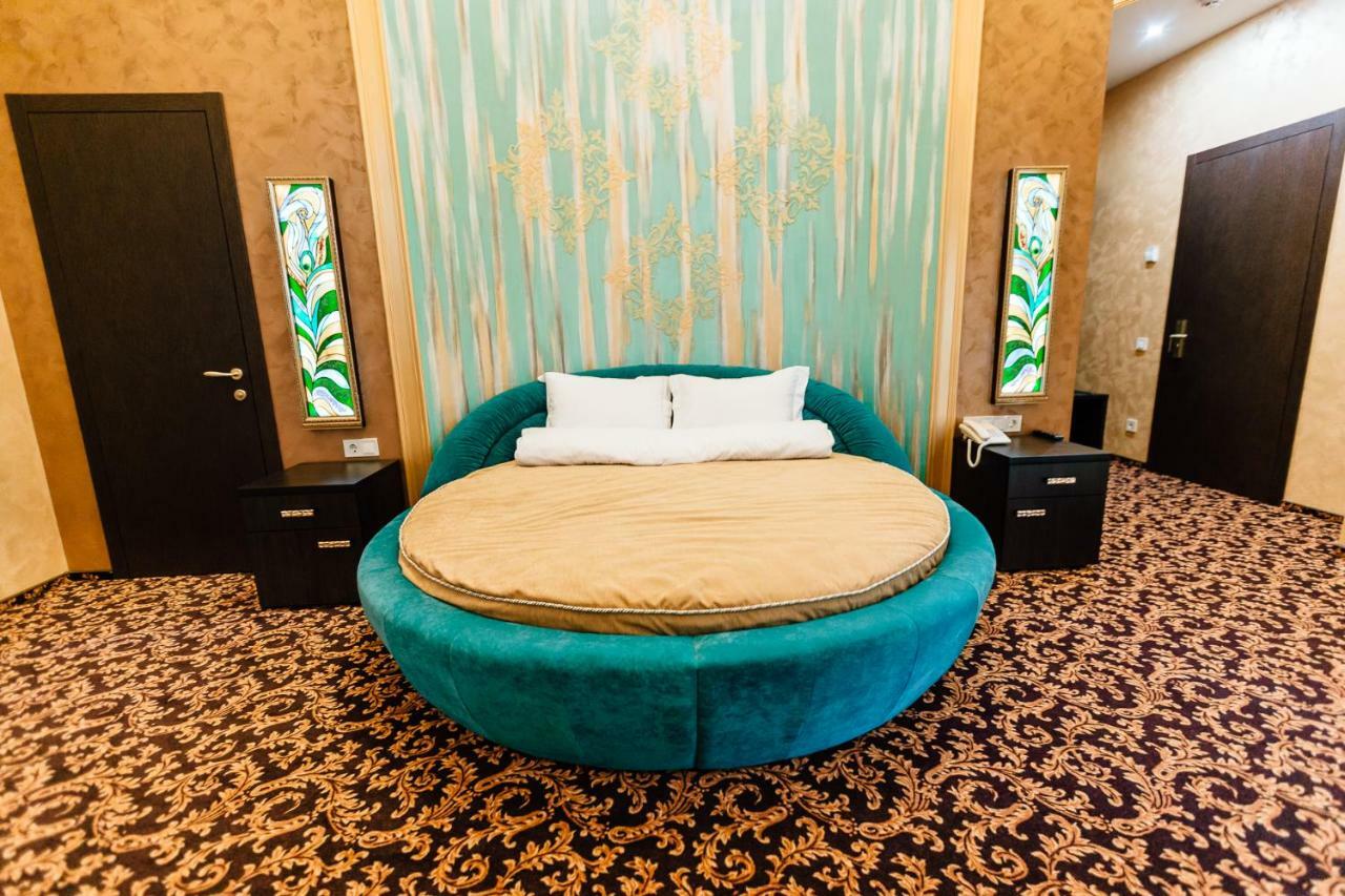 Khan-Chinar Hotel Dnipro Exterior foto