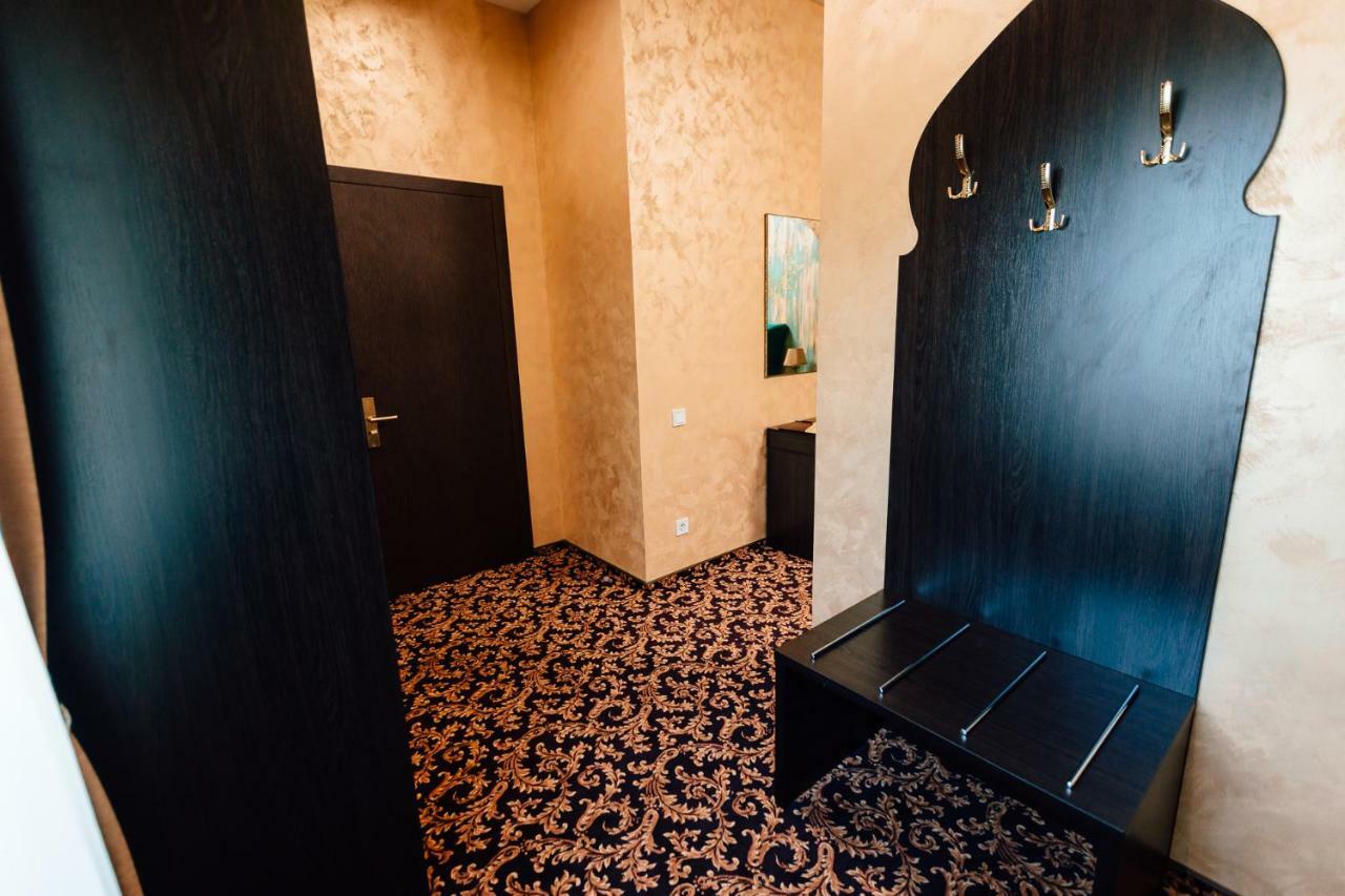 Khan-Chinar Hotel Dnipro Exterior foto