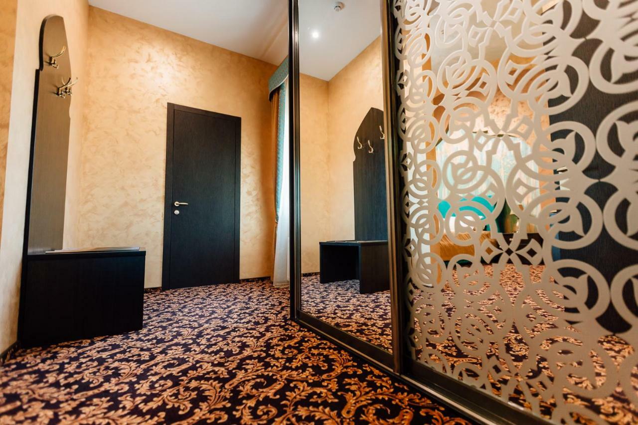 Khan-Chinar Hotel Dnipro Exterior foto