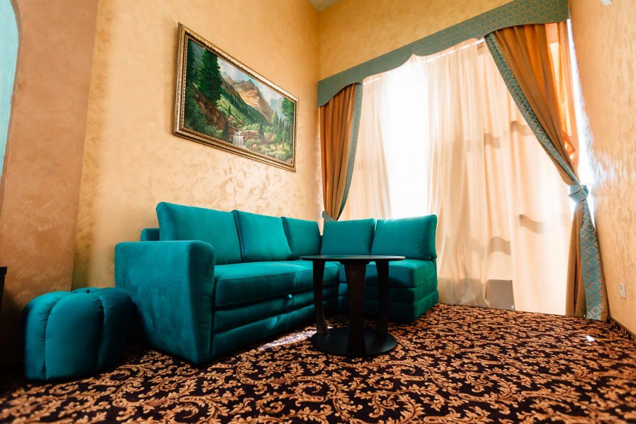 Khan-Chinar Hotel Dnipro Exterior foto