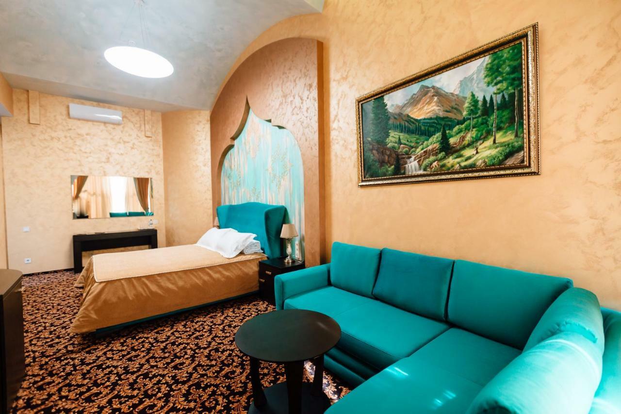 Khan-Chinar Hotel Dnipro Exterior foto