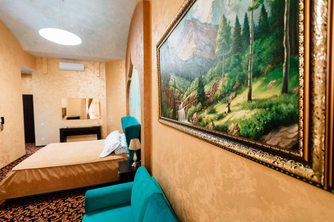 Khan-Chinar Hotel Dnipro Exterior foto